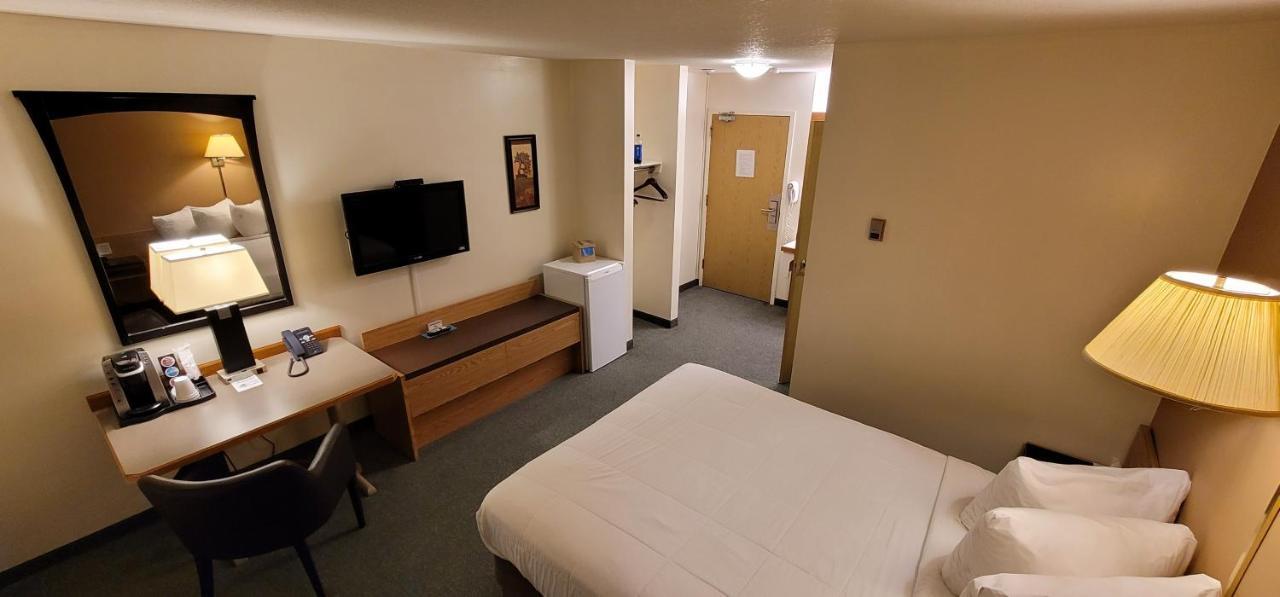 Woodland Inn Meadow Lake Dış mekan fotoğraf