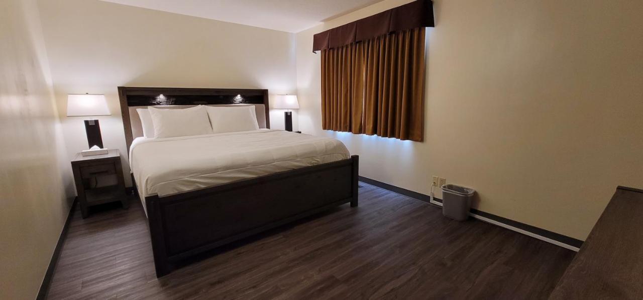 Woodland Inn Meadow Lake Dış mekan fotoğraf
