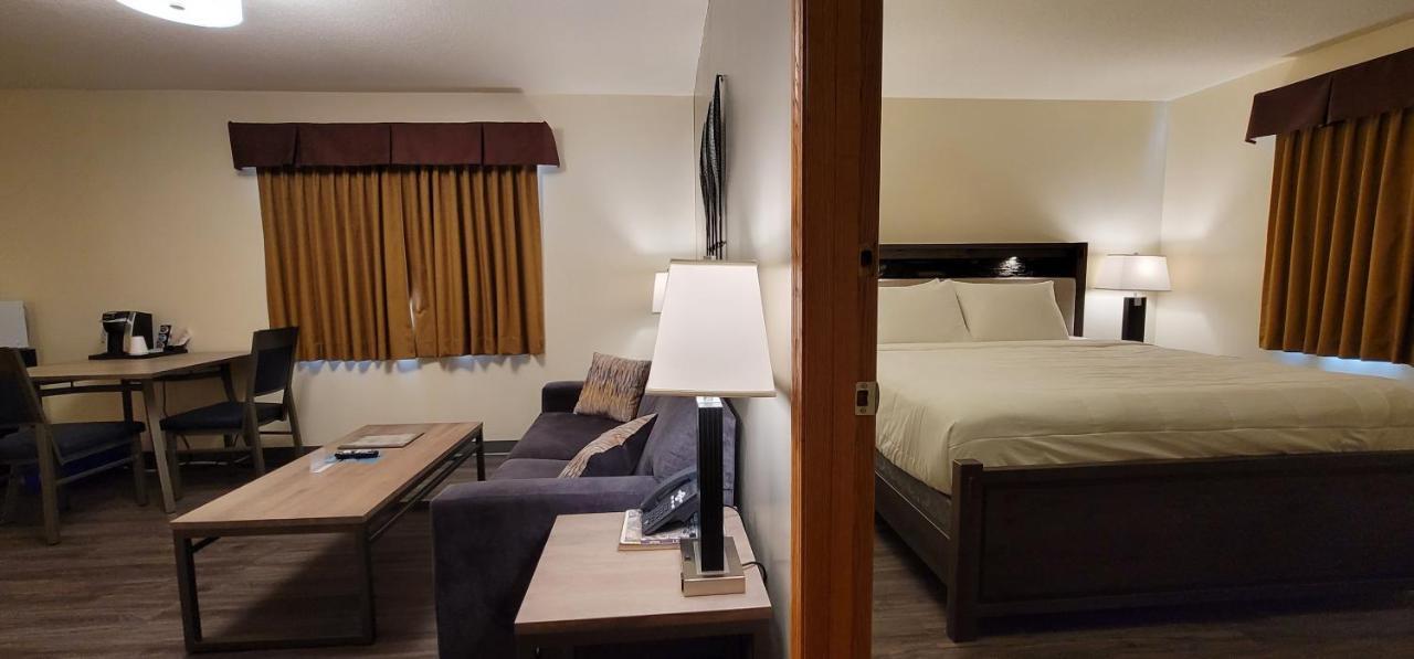 Woodland Inn Meadow Lake Dış mekan fotoğraf