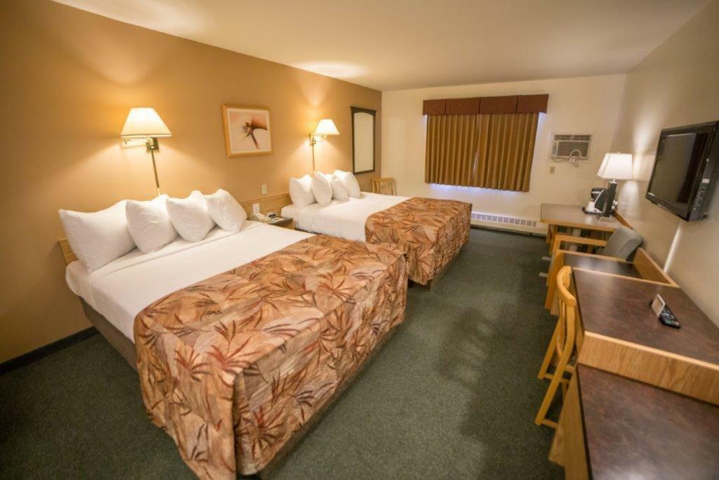 Woodland Inn Meadow Lake Dış mekan fotoğraf